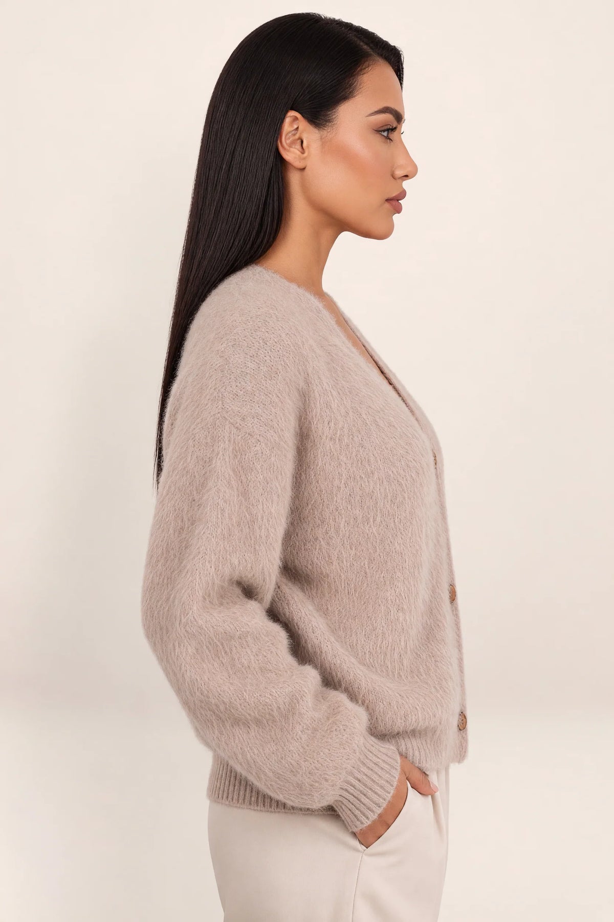 Women's Cardigan with Button Front & V-Neck Design | Versatile Layering Piece for All Seasons