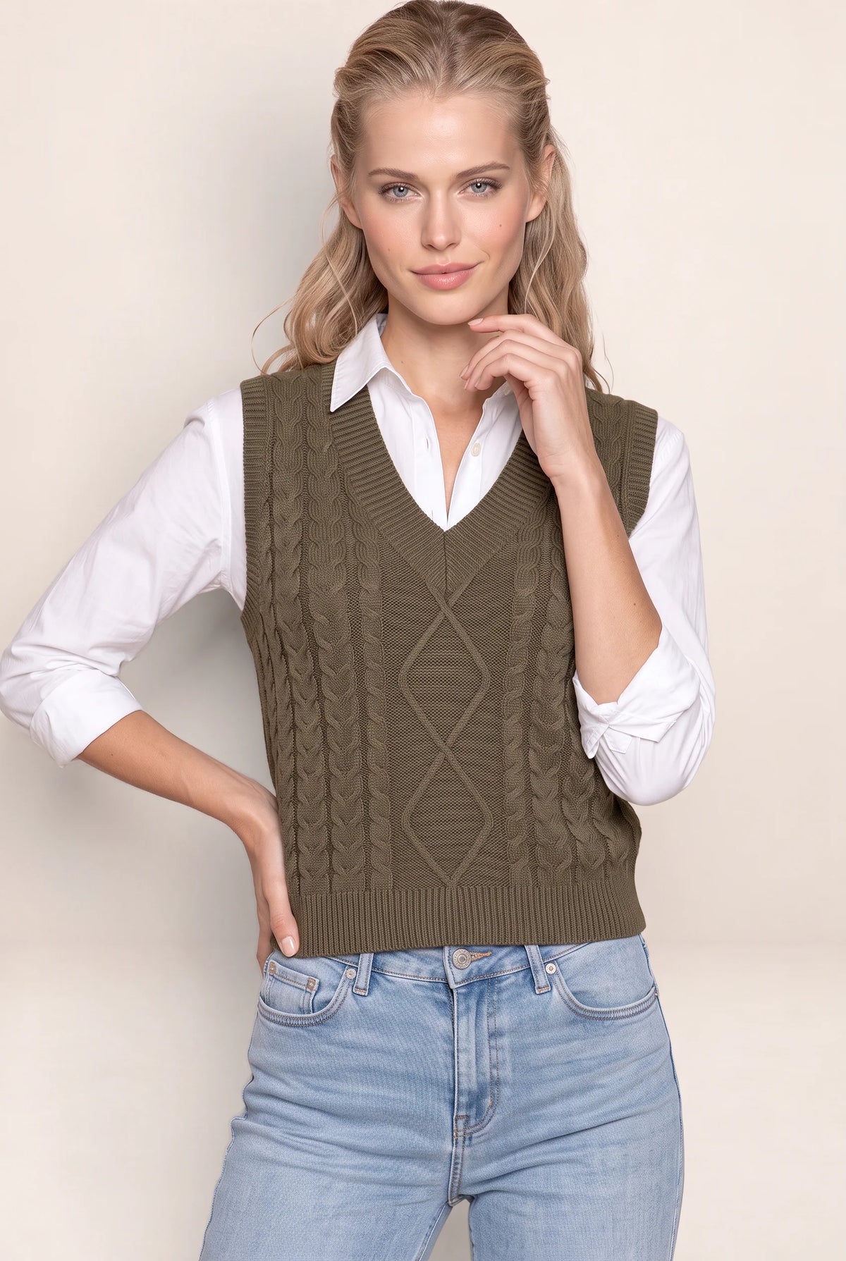 Women's Sleeveless Cable Knit Sweater Vest – V-Neck Knitted Waistcoat
