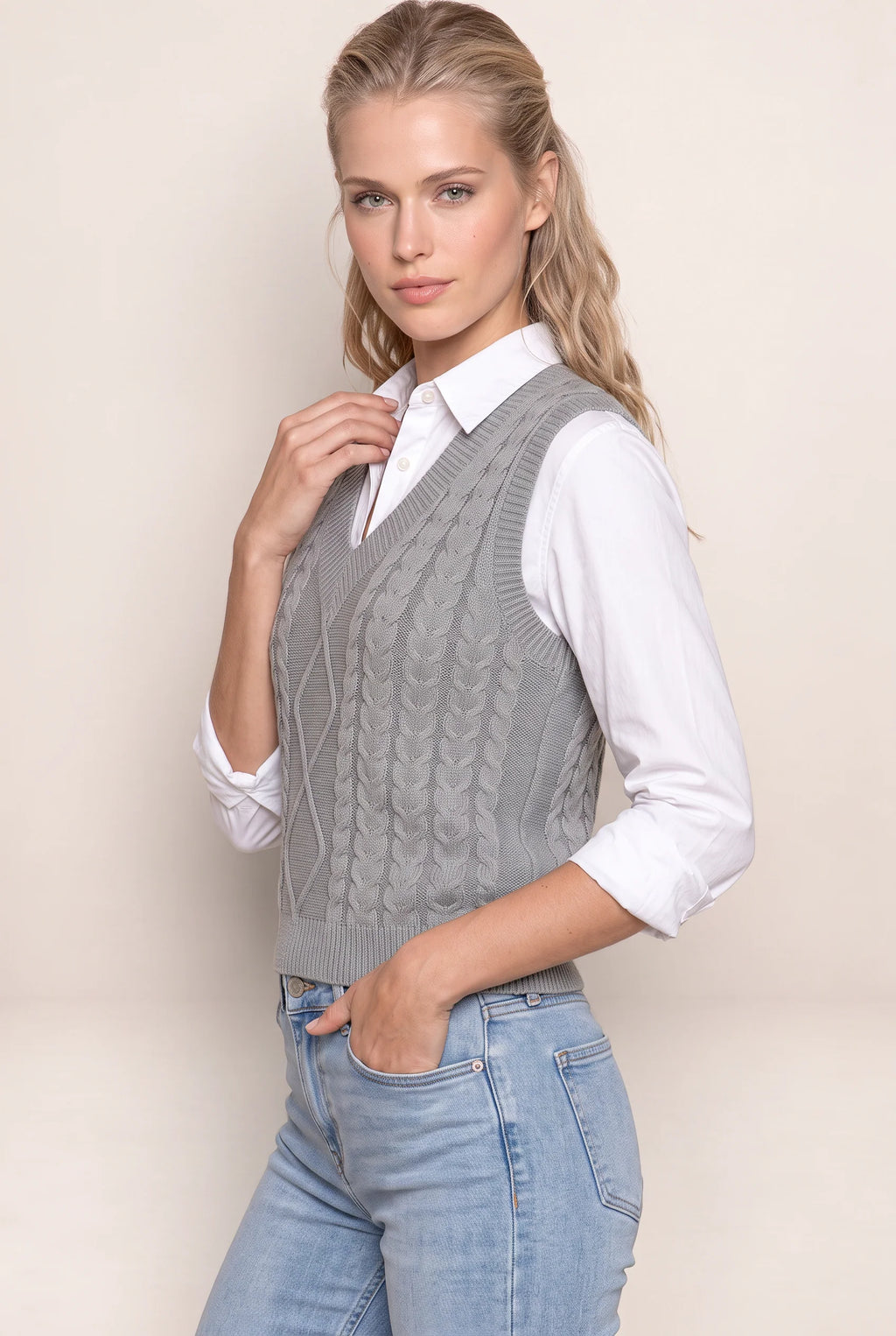 Women's Sleeveless Cable Knit Sweater Vest – V-Neck Knitted Waistcoat