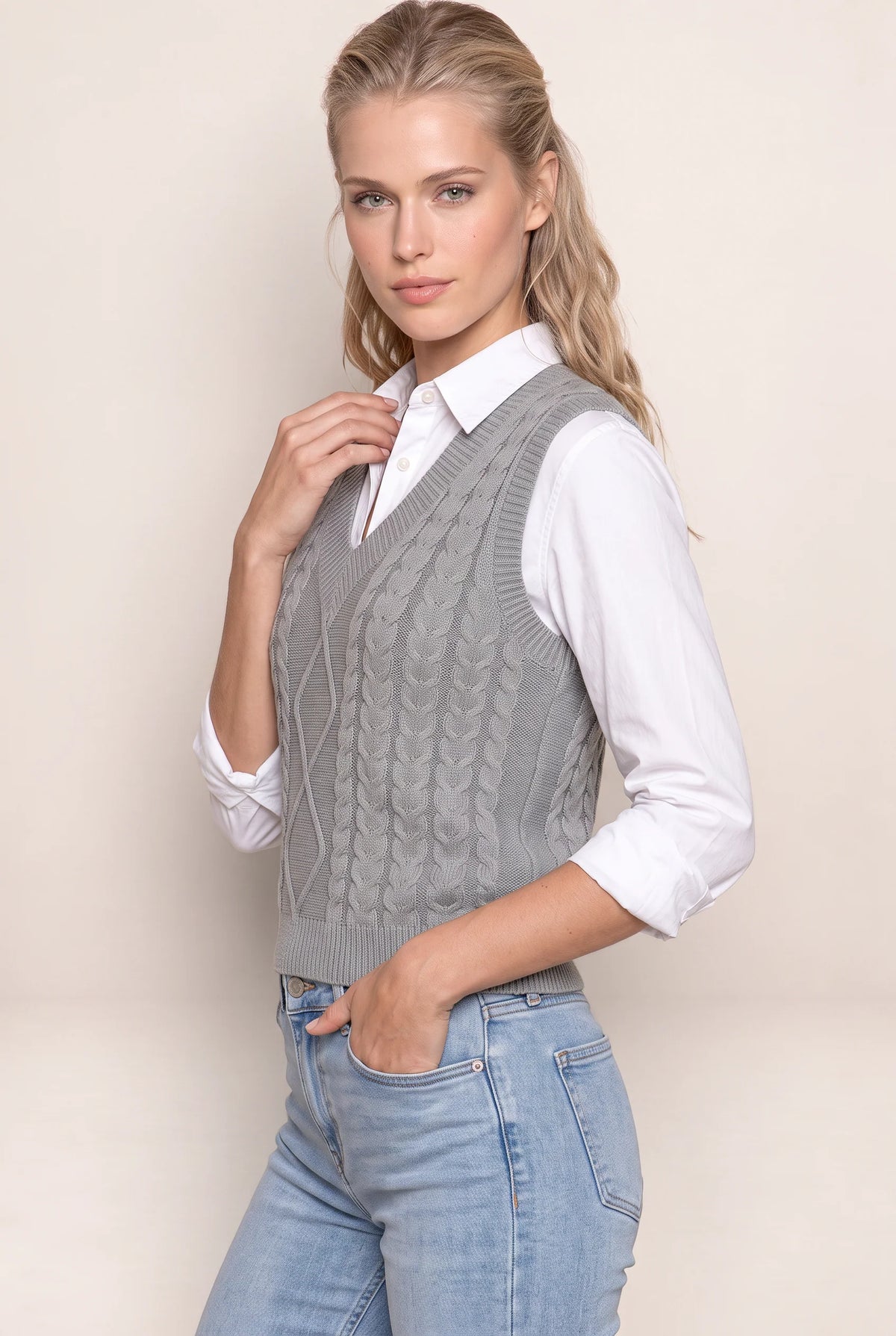 Women's Sleeveless Cable Knit Sweater Vest – V-Neck Knitted Waistcoat
